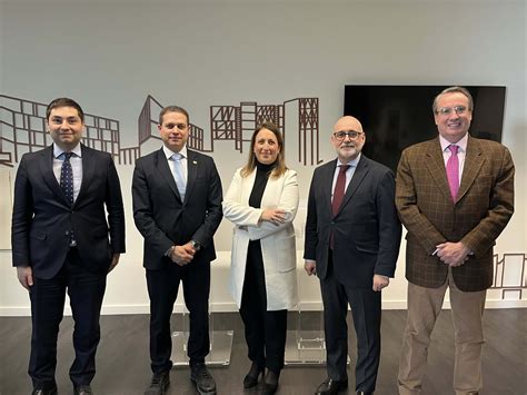 Foto dell'Ambasciatore Fernando Felipe Sanchez Campos con la sua famiglia