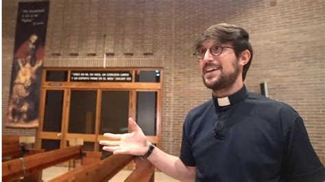 Padre Damián María durante la sua audizione a La Voz Spagna.