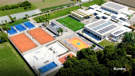 Foto aerea del centro sportivo Leo dell'Acqua o vista esterna riqualificata