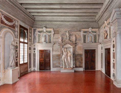 Installazione di opere di Georg Baselitz all'interno delle sale di Palazzo Grimani
