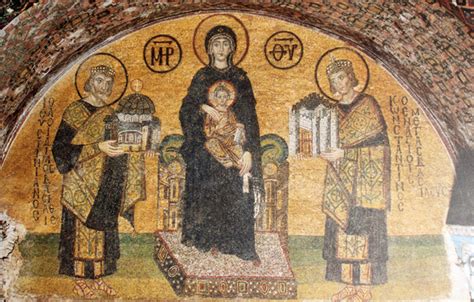 Mosaico della Vergine in trono con il Bambino nell'abside di Santa Sofia