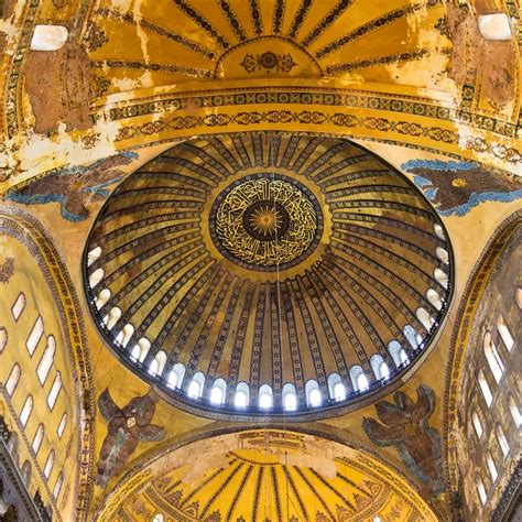 Mosaico di Serafino con sei ali nella cupola di Santa Sofia