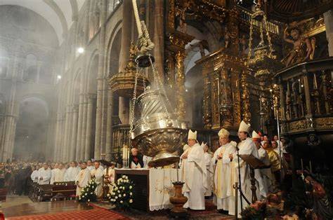 Il Botafumeiro in azione all'interno della Cattedrale di Santiago