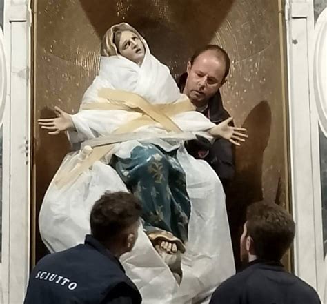 Restauro della statua lignea 