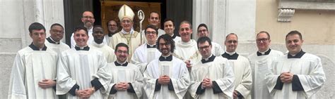 Foto del Seminario Interdiocesano di Pisa con seminaristi e vescovi