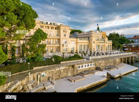Hotel Kvarner facciata storica neoclassica