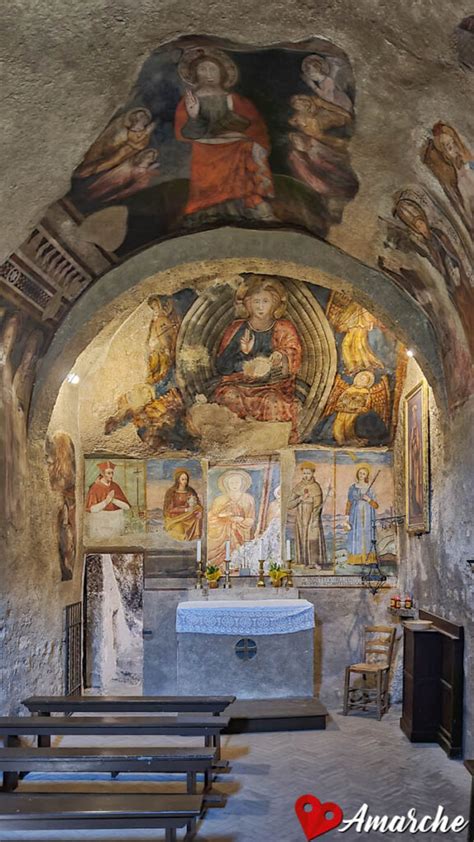 Interno affrescato dell'Eremo di Santa Maria Giacobbe
