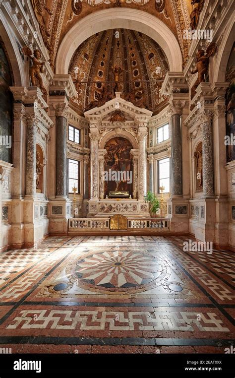 Facciata della Basilica dei Santi Giovanni e Paolo a Venezia