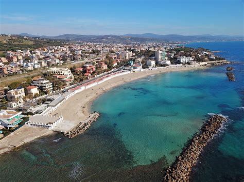 Veduta panoramica della costa di Santa Marinella con i suoi ristoranti affacciati sul mare