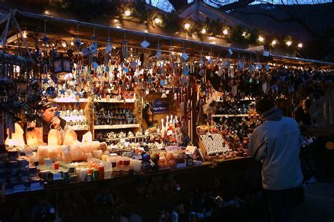 Immagini vivaci del mercatino 