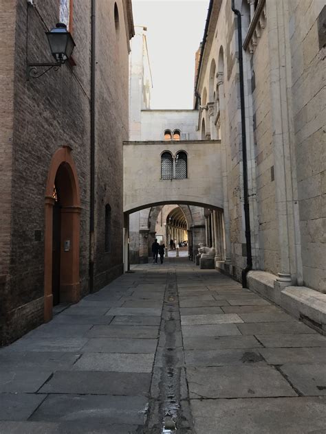 Passaggio sospeso su Via Lanfranco a Modena