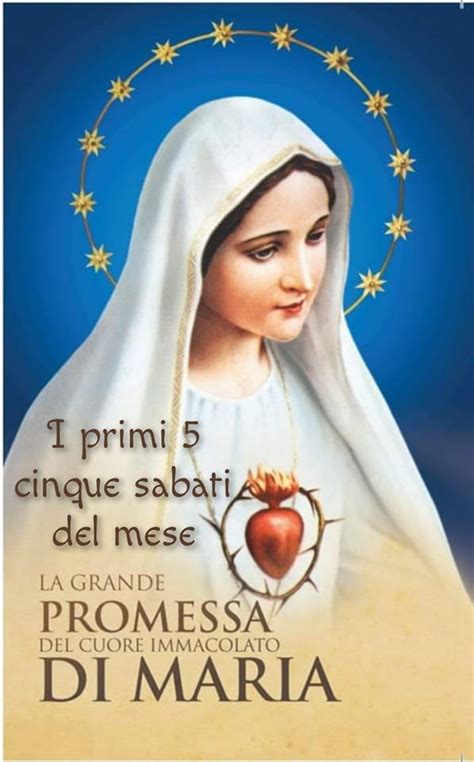 Illustrazione stilizzata di Maria che guarda amorevolmente una moltitudine di persone che pregano.
