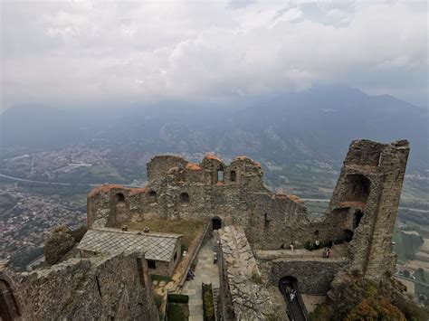 veduta aerea della Sacra di San Michele e delle Rovine del Monastero Nuovo