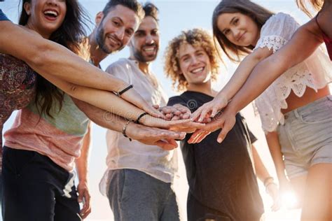 foto di un gruppo di persone che partecipano a un'attività di evangelizzazione di comunità