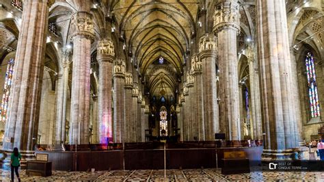 Interno del Duomo di Ciriè con navate e volte