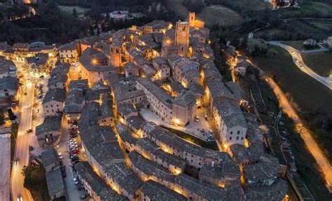 Sarnano, borgo medievale in collina