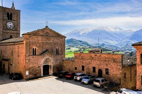 Architettura in cotto del borgo antico di Sarnano