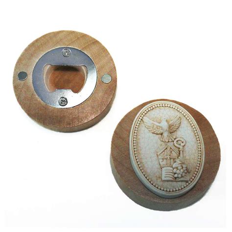 applique in legno a forma di mitra per bomboniera cresima