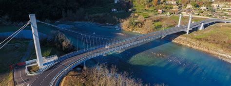 Vista aerea di Sahagún con l'Arco di San Benito e il ponte sul fiume Cea