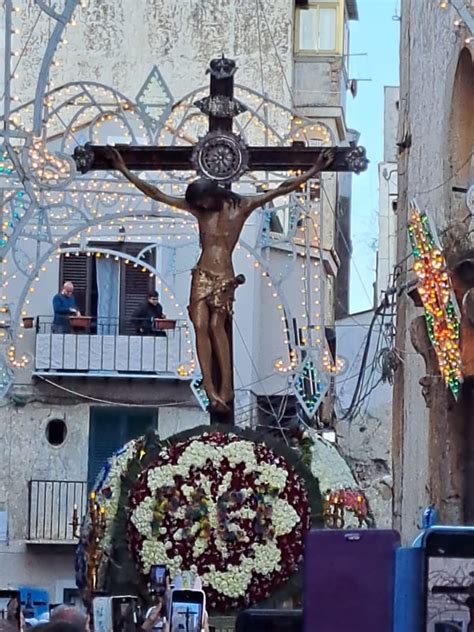 Foto della processione del Santissimo Crocifisso a Monreale
