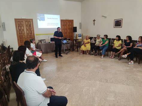 Immagine di un gruppo di catechisti in formazione o ritiro