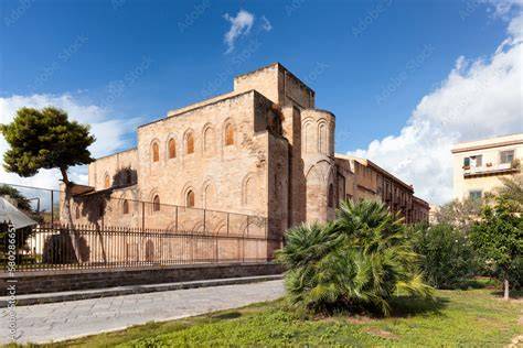 Esterno della Basilica della Santissima Trinità a Fátima