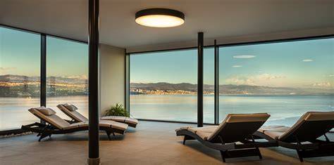 Esterno del Grand Hotel Adriatic con vista sul mare