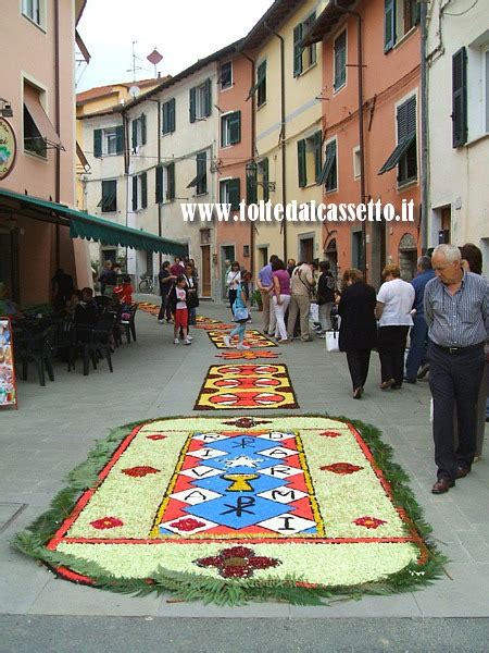 Tappeto floreale dell'Infiorata del Corpus Domini a Riva Ligure