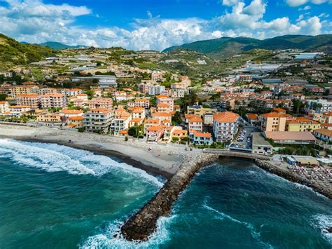 Dettagli dell'infiorata realizzata con fiori e semi a Riva Ligure
