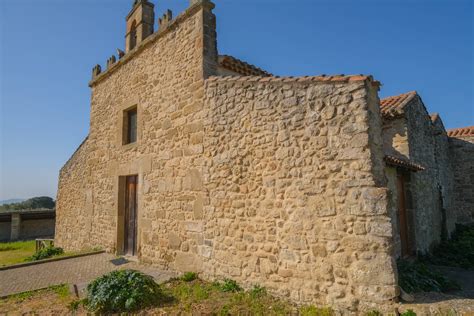 Veduta della Chiesa di Santa Reparata nella baia omonima