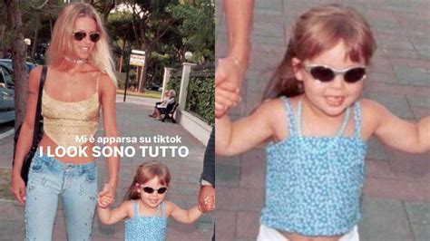 Michelle Hunziker da bambina mentre gioca con i pattini