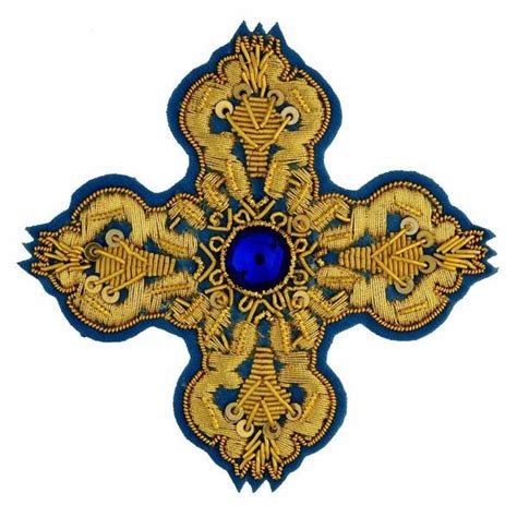 Croce pendente ricamata con paillettes e dettagli scintillanti