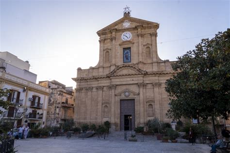 Dettaglio degli affreschi sull'altare maggiore della Chiesa Madre di Bagheria