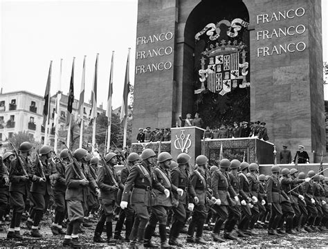 Esempio di croce militare spagnola del periodo Guerra Civile