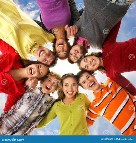 Foto di un gruppo di giovani seminaristi o formandi