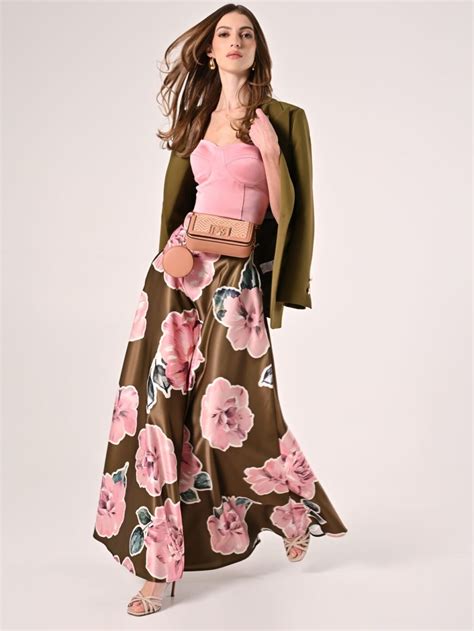 Collezione di abiti estivi Pepe Jeans per ragazze in diverse lunghezze e colori