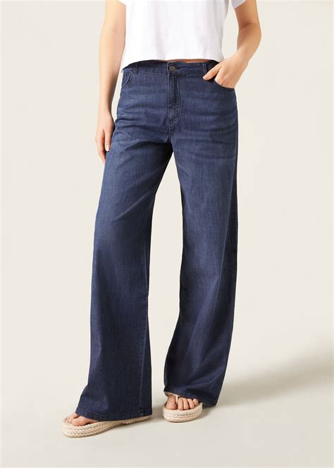 Dettaglio tessuti leggeri e fluidi di un abito estivo Pepe Jeans
