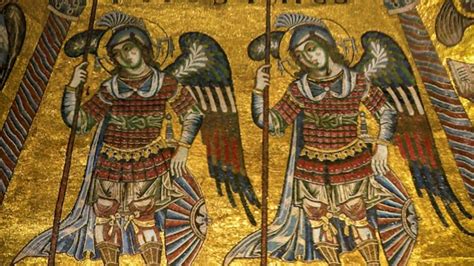 Raffigurazione artistica del coro angelico delle Potestà, con figure che irradiano energia.