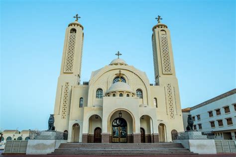 Esterno della Cattedrale Celeste di Sharm El Sheikh con facciata decorata