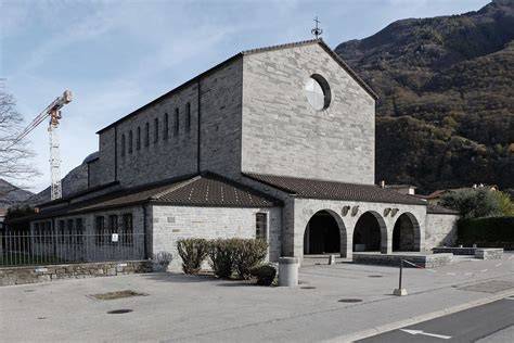 Foto della facciata della Chiesa del Sacro Cuore a Bellinzona