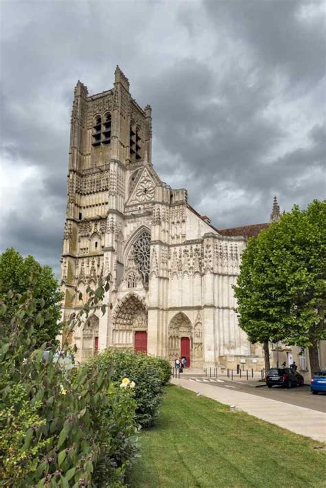 Vista esterna della Cattedrale di Saint-Étienne di Auxerre