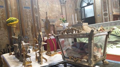 fotografia dettagliata dei reliquiari di Villanova