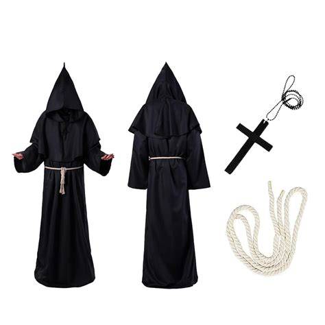 Modello di cappa e cappuccio per costume da monaco