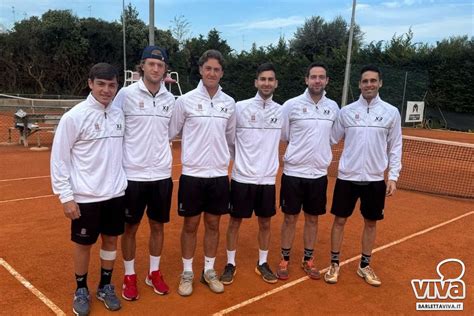 Foto della squadra giovanile di padel del Circolo tennis Barletta