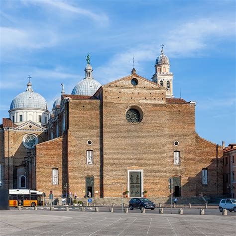Facciata della Basilica di Santa Giustina a Padova