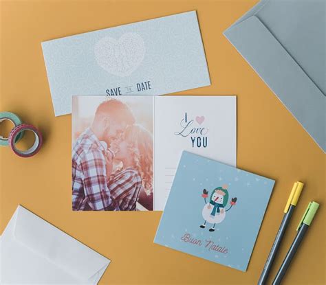 Infografica con i diversi formati di biglietti personalizzati PhotoSì (Maxi, Quadrato, Mini, Panorama, 2 Ante)