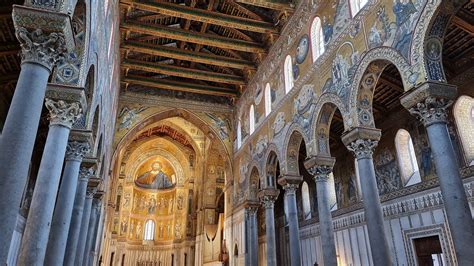 Illustrazione generale del complesso del Duomo di Monreale, con enfasi sul palazzo reale e il monastero.