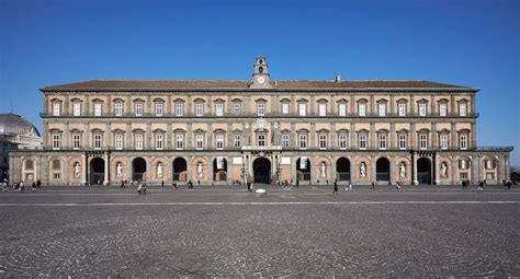 Foto aerea della Piazza dell'Obradoiro con la Cattedrale, il Palazzo di Raxoi e l'Hostal dos Reis Católicos