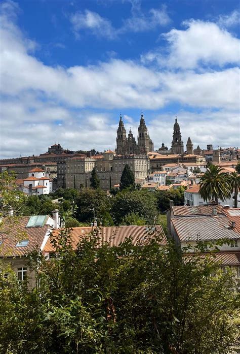 Foto panoramica dai tetti della Cattedrale di Santiago con vista sulla città
