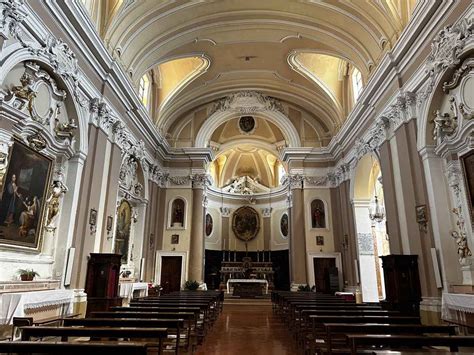 Foto di una chiesa parrocchiale italiana di interesse storico-artistico